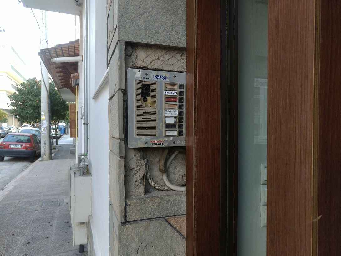 Αντικατάσταση θυροτηλεφώνων με θυροτηλεόραση